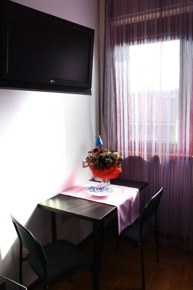 Bbmilan Bed & Breakfast 2*, Milan